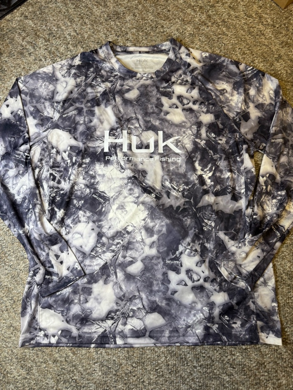 Huk Performance x Mossy Oak Fishing Shirt in Gray Camo